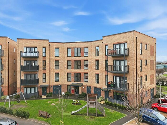 2 Bedroom Apartment For Sale In Devonshire Close, Grays, RM20