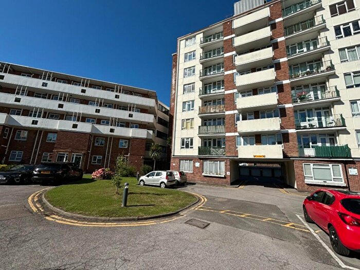 2 Bedroom Flat To Rent In London Road, Westcliff-On-Sea, Essex, SS0