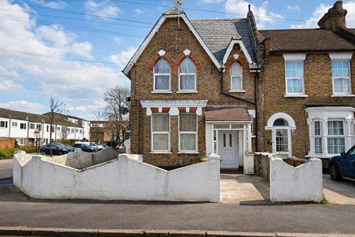 2 Bedroom Flat To Rent In Gurney Road, London, E15