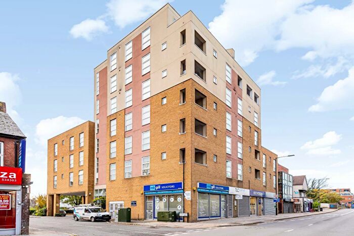 2 Bedroom Apartment To Rent In Slough, Berkshire, SL1
