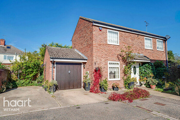 3 Bedroom Detached House For Sale In Town End Field, Witham, CM8