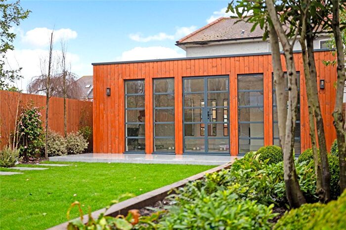 6 Bedroom Semi-detached House To Rent In Trinity Road, London, SW18