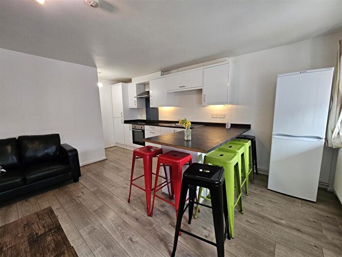 5 Bedroom Flat To Rent In Bed Flats, The Forum, Tiverton Way, Cambridge, CB1