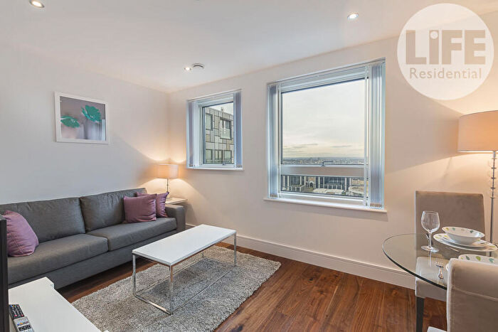 Flat To Rent In Lincoln Plaza, Canary Wharf, E14