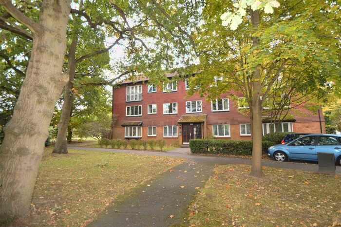 2 Bedroom Flat To Rent In Hallington Close, Woking, GU21
