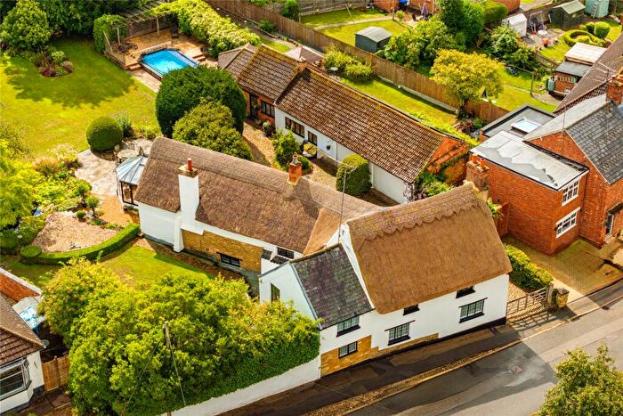 4 Bedroom Detached House For Sale In Sutton Street, Flore, Northampton, Northamptonshire, NN7