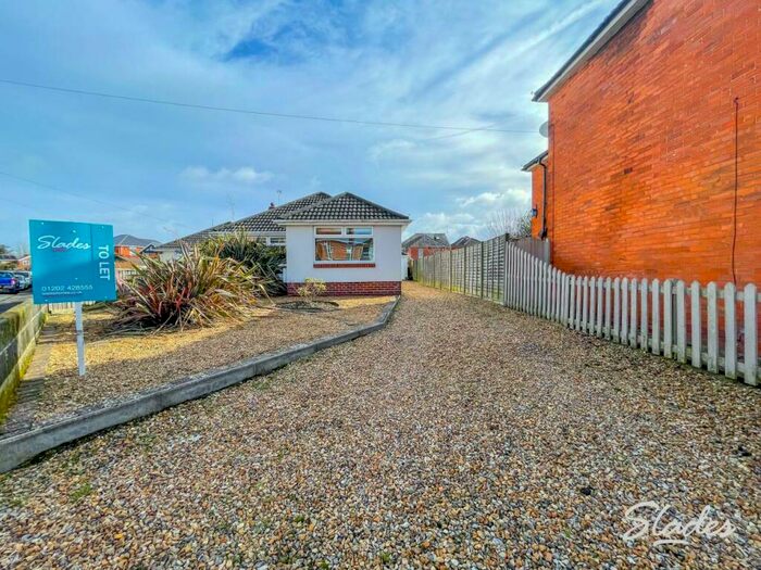 3 Bedroom Detached Bungalow To Rent In Avon Road West, Christchurch, Dorset, BH23