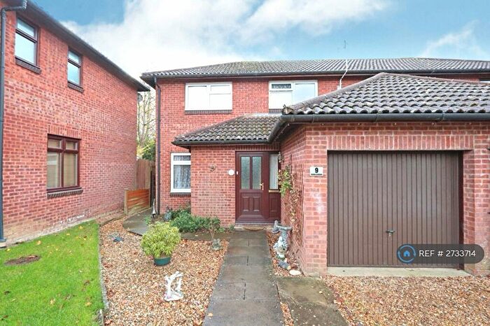 3 Bedroom Semi Detached House To Rent In Brindlebrook, Milton Keynes, MK8