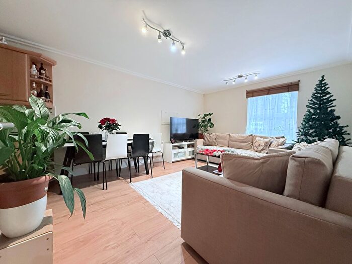 2 Bedroom Flat To Rent In Wilshaw Close, London, NW4