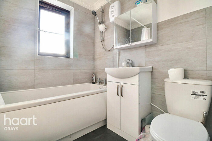 1 Bedroom Flat For Sale In Conway Gardens, Grays, RM17