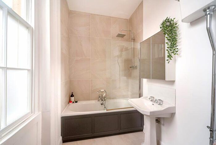 2 Bedroom Apartment To Rent In South Bar Street, Banbury, Oxfordshire, OX16