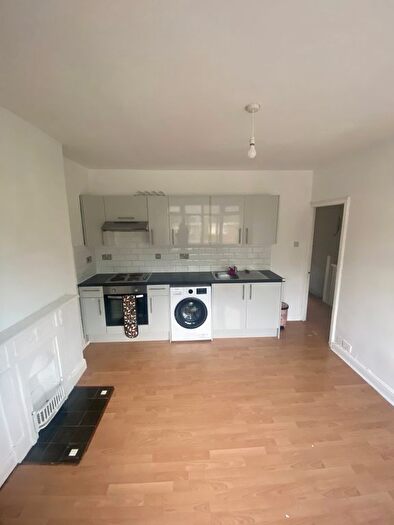 2 Bedroom Flat To Rent In Hill Road, Mitcham, CR4