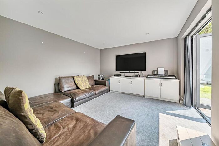 4 Bedroom Detached House For Sale In Thornton Avenue, Warsash, SO31