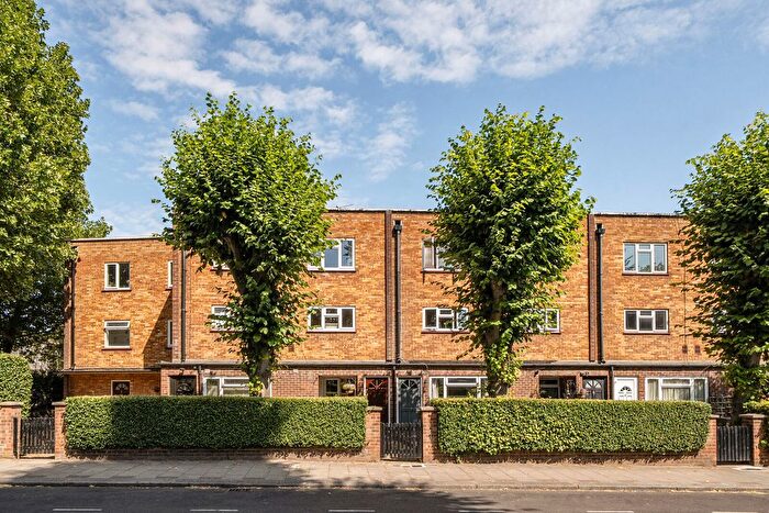 1 Bedroom Flat For Sale In Windmill Road, Brentford, TW8
