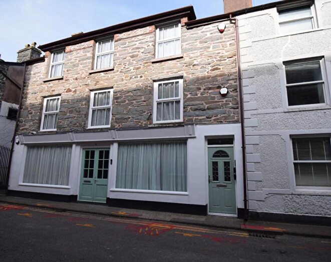 2 Bedroom Apartment For Sale In Heol Tegid, Y Bala, LL23