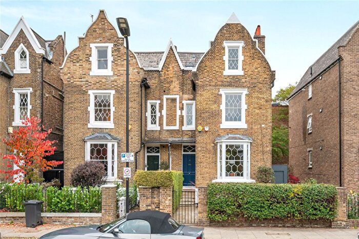 4 Bedroom Terraced House For Sale In De Beauvoir Square, London, N1