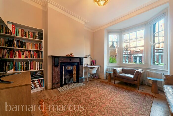 1 Bedroom Flat To Rent In Iveley Road, London, SW4