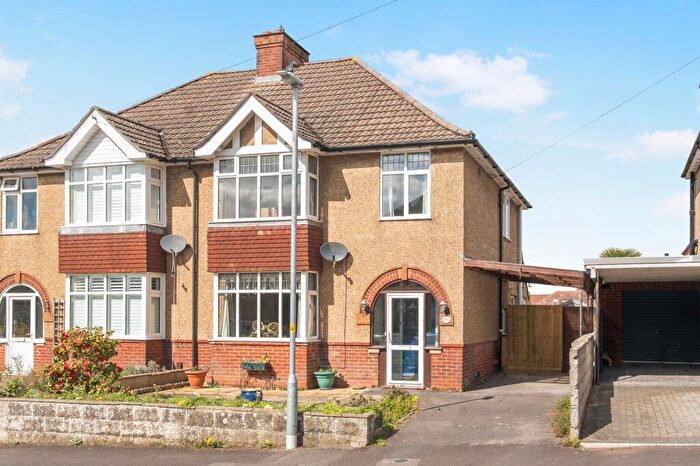 3 Bedroom Semi Detached House For Sale In Cornwall Road, Salisbury, SP1