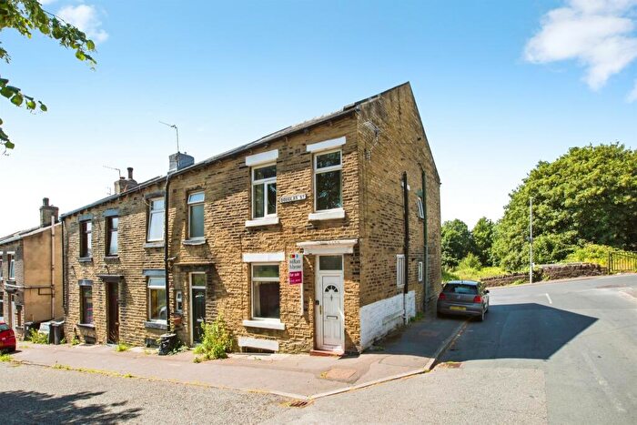 1 Bedroom End Of Terrace House For Sale In Douglas Street, Halifax, HX3