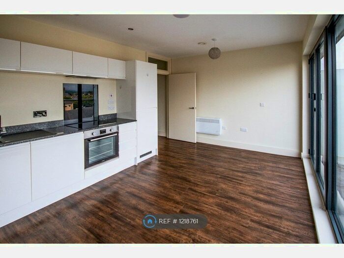 1 Bedroom Flat To Rent In Wellington House, Cardiff CF11