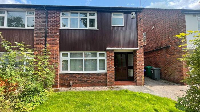 5 Bedroom Semi-Detached House To Rent In Clifton Avenue, Manchester, M14