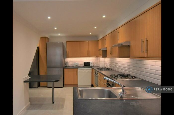 8 Bedroom Semi-Detached House To Rent In Granby Gardens, Reading, RG1