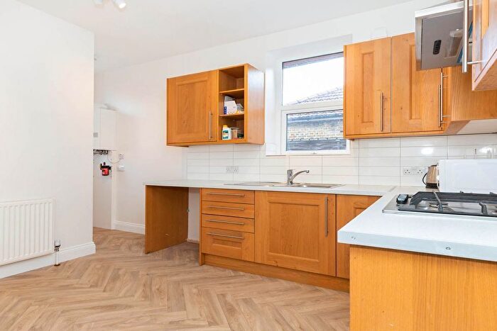 3 Bedroom Flat To Rent In Leighton Gardens, Kensal Rise, NW10