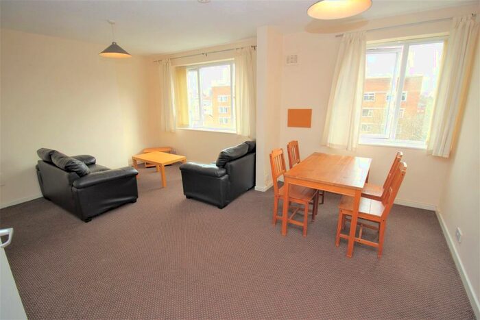 2 Bedroom Flat To Rent In Minster Court, Liverpool, L7