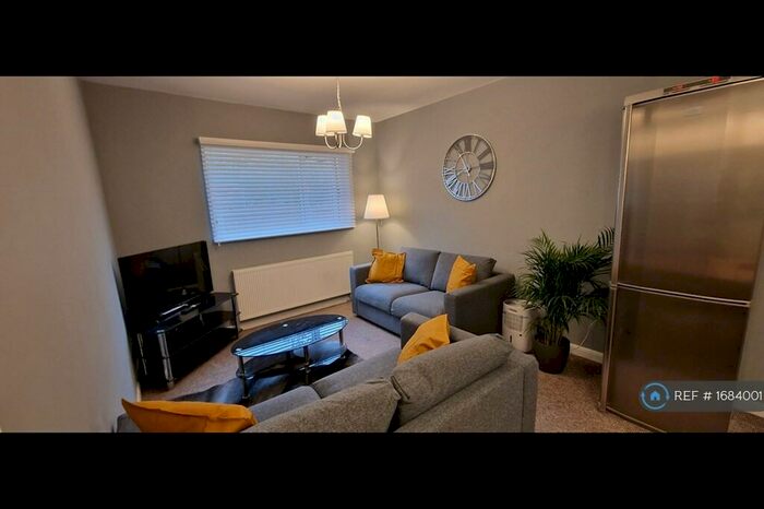 2 Bedroom Flat To Rent In Princes Avenue, Hull, HU5