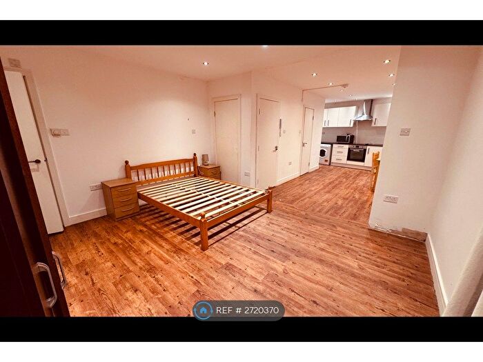 Studio To Rent In Park Royal Road, London, NW10