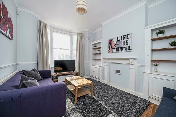 2 Bedroom Maisonette To Rent In North Birkbeck Road, Leyton, London, E11