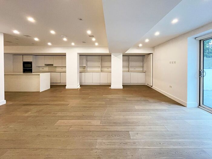 2 Bedroom Flat To Rent In Highview House, Queens Road, London, NW4