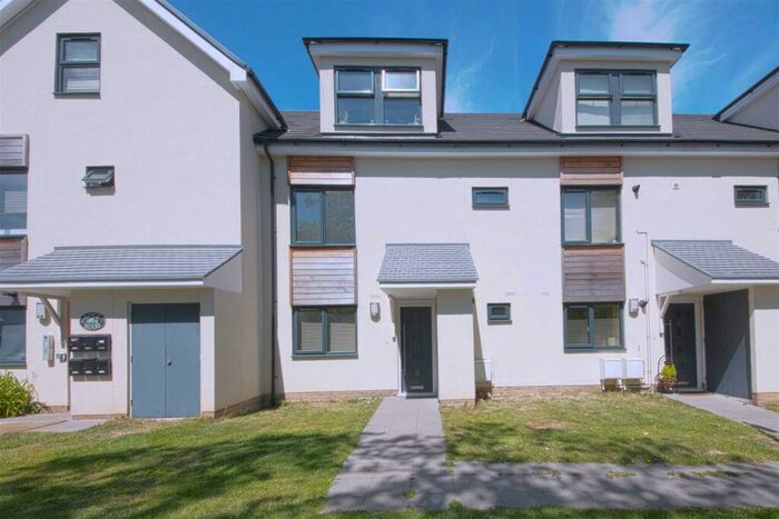 2 Bedroom Flat To Rent In Applewood House, Firs Close, Caterham, CR3