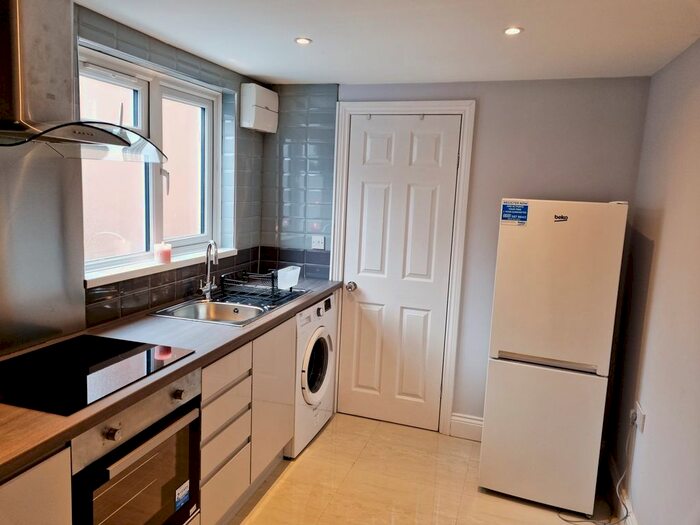 Studio To Rent In Brookside Road, Hayes UB4