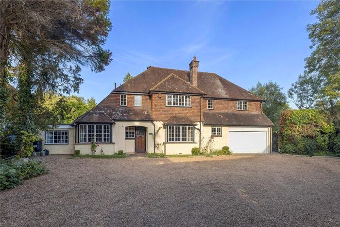 4 Bedroom Detached House For Sale In Guildford Road, Cranleigh, Surrey, GU6