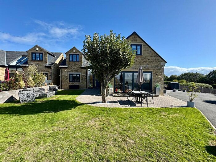 3 Bedroom Detached House For Sale In Carr Mount, Kirkheaton, Huddersfield, HD5