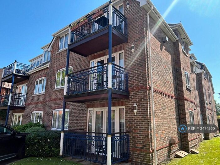 2 Bedroom Flat To Rent In Casterbridge Court, Bournemouth, BH4