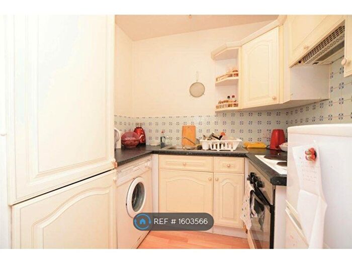 Studio To Rent In Slough, Slough, SL2