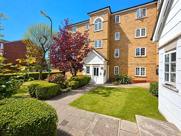 2 Bedroom Flat For Sale In Elizabeth Fry Place, London, SE18