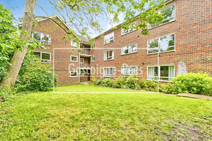 2 Bedroom Flat To Rent In St. Bernards House, Surbiton, KT6