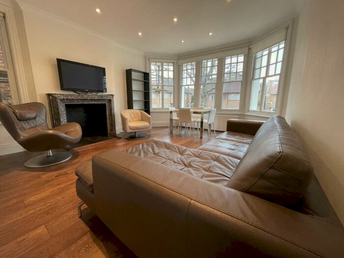 2 Bedroom Apartment To Rent In Nether Street, Finchley, N3