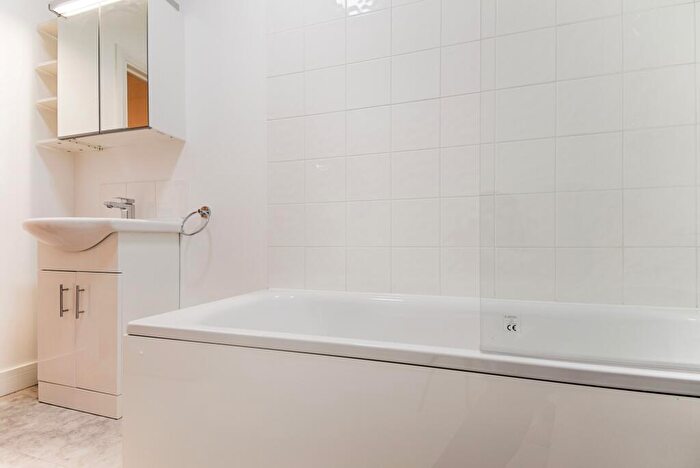1 Bedroom Flat To Rent In Loveridge Mews, Kilburn, NW6