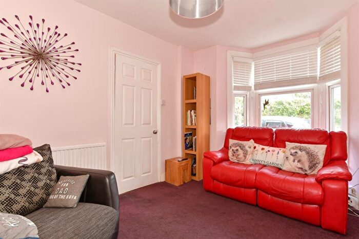 3 Bedroom Semi-Detached House For Sale In Wellwinch Road, Sittingbourne, Kent, ME10