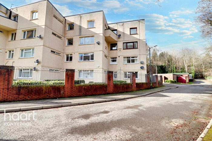 3 Bedroom Flat For Sale In Afon Court, Pontypool, NP4