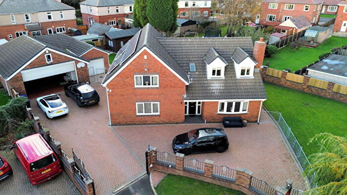 4 Bedroom Detached House For Sale In Common Road, Brierley, Barnsley, S72