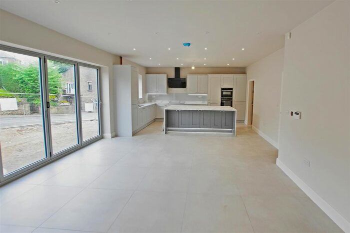 5 Bedroom Detached House For Sale In Rochdale Road, Greetland, Halifax, HX4