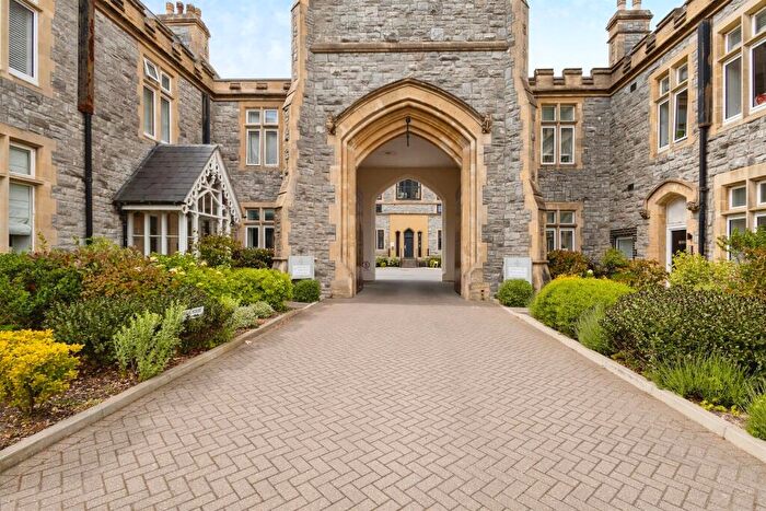 2 Bedroom Flat For Sale In Governors Walk, Portsmouth, PO3