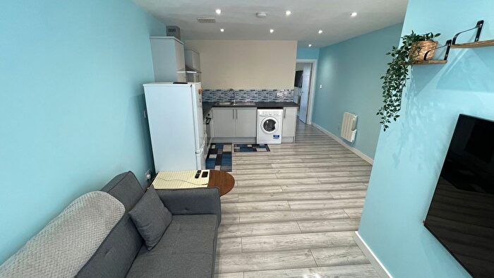 1 Bedroom Flat To Rent In Whalebone Lane North, Romford, RM6
