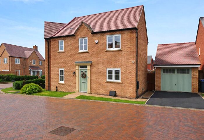 3 Bedroom Semi Detached House For Sale In The Crown Close, Upton, NN5