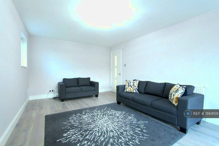 1 Bedroom Flat To Rent In The Homestead, London, N11